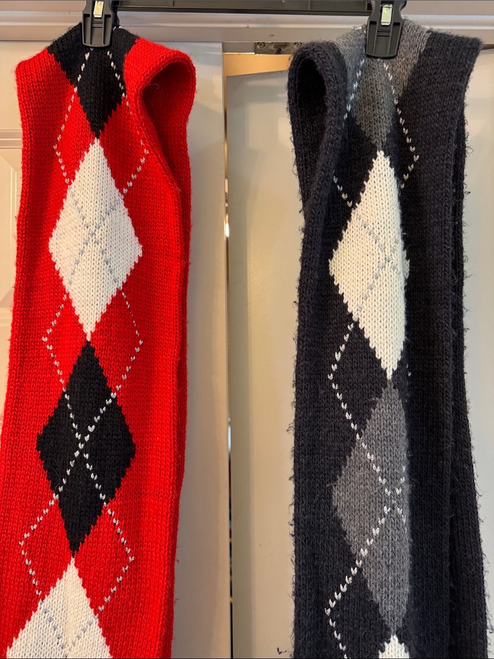 NY&Co Scarves - Black and Red bundle - Picture 8 of 9